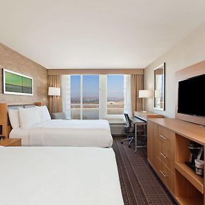 Standard Queen Room Two Queen Beds Mobility Accessible Tub